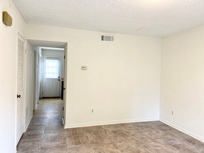Building Photo - 606 W Church Street
