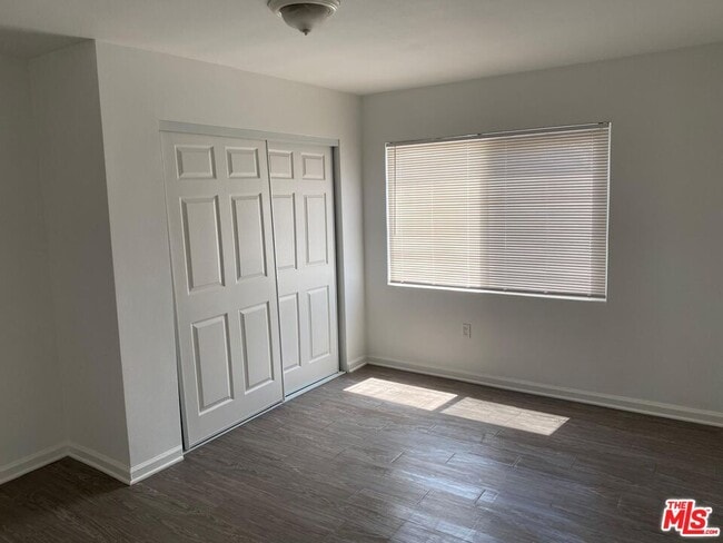 Foto del edificio - 2029 E 10th St