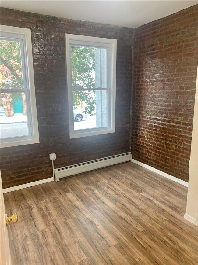 Foto del edificio - 51 66th St