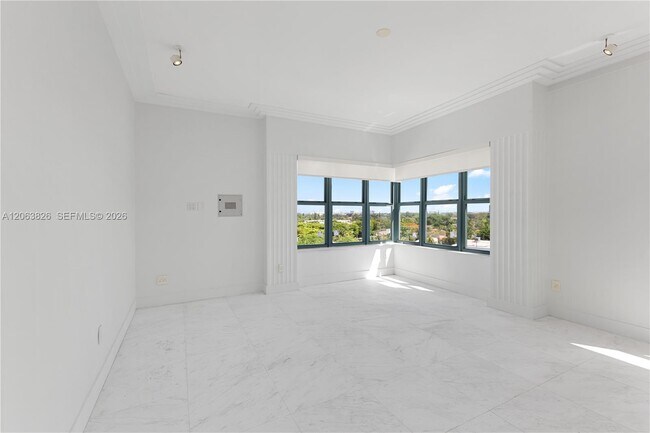Foto del edificio - 2421 Lake Pancoast Dr