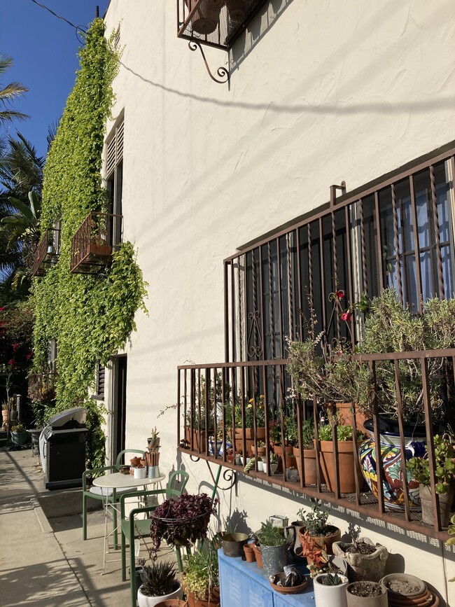 Foto del edificio - 425 N Sycamore Ave