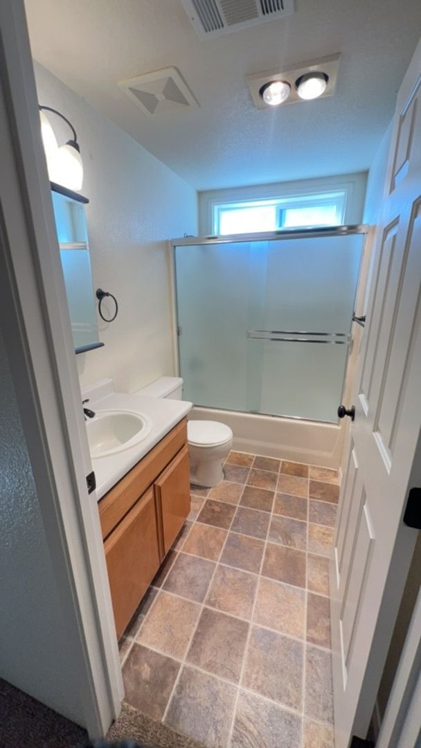 Foto del edificio - 1400-1402 SW Kokanee Ln
