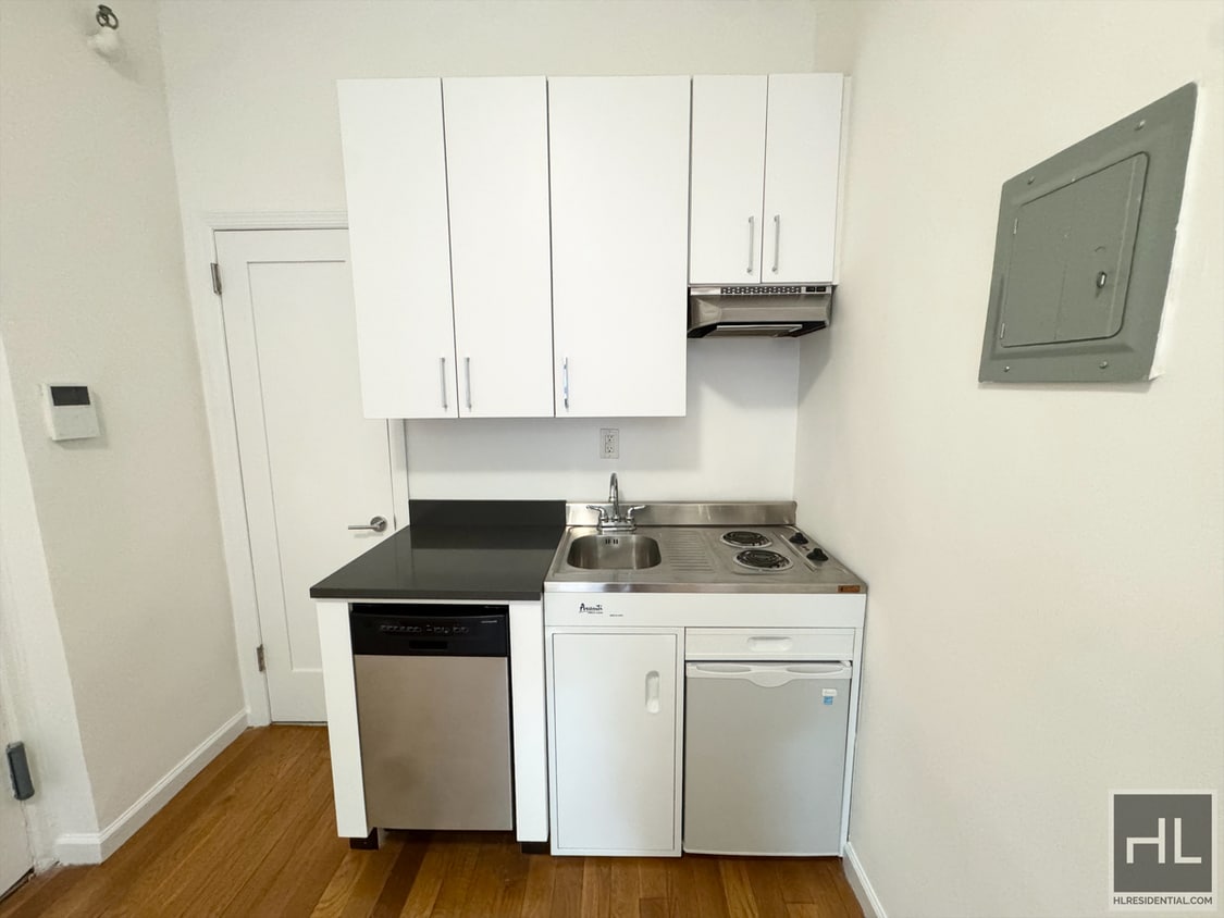 Primary Photo - WEST 11 STREET