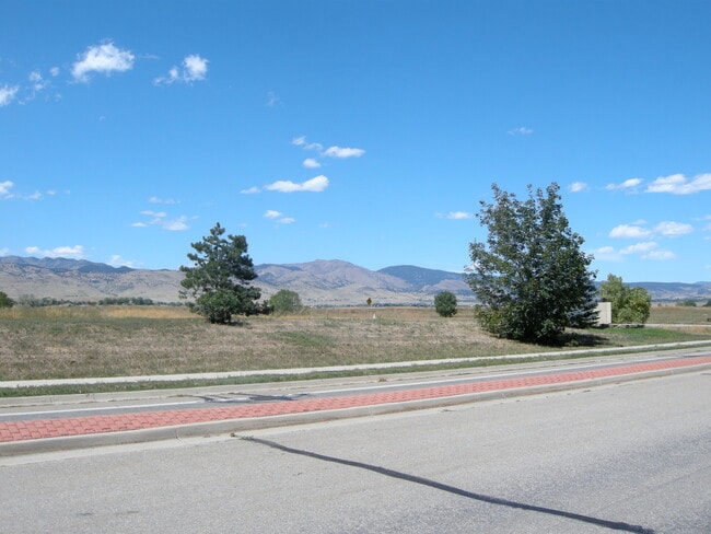 Building Photo - 5910 Gunbarrel Ave