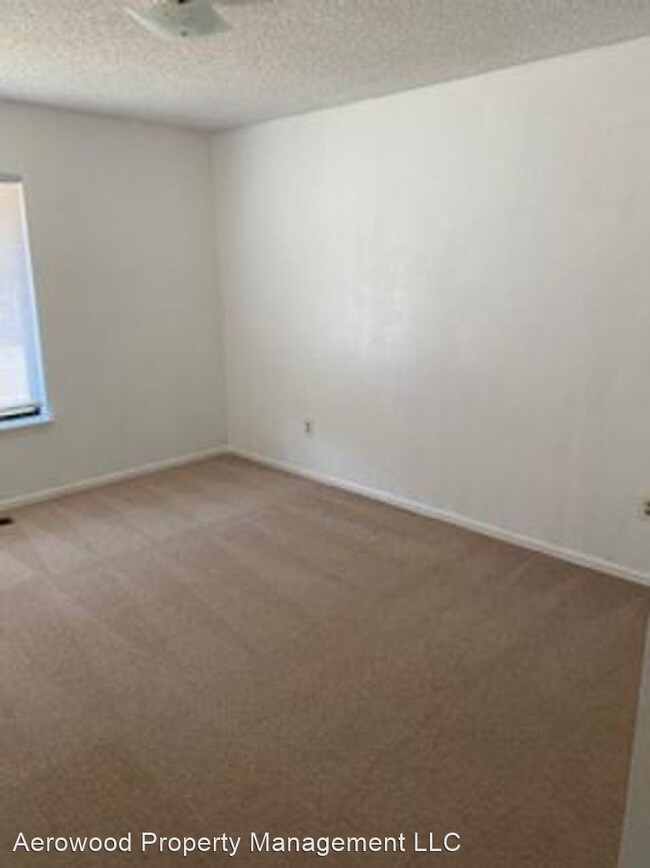 Building Photo - 3 br, 2 bath House - 16825 E Kenyon Drive