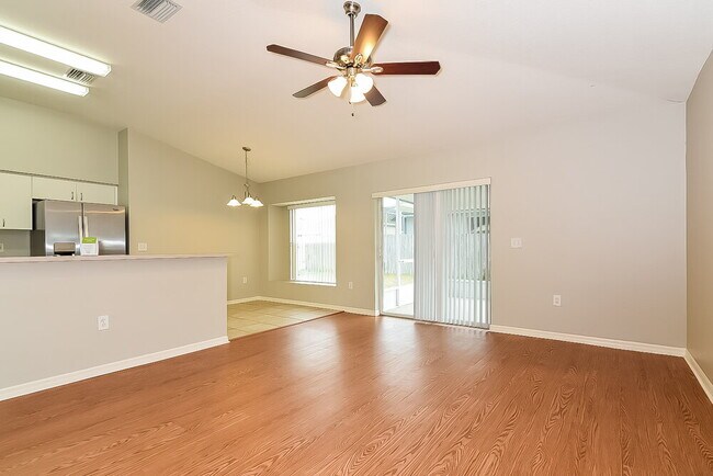 Building Photo - 4649 Roundview Ct