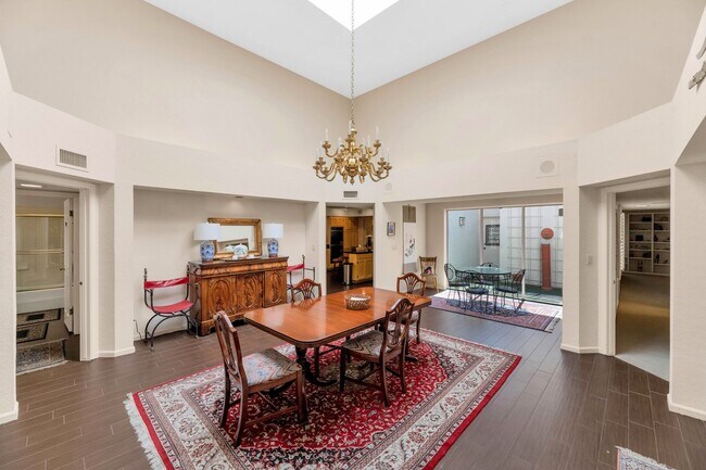 Foto del edificio - Rates Vary: $4,245 - $5,495