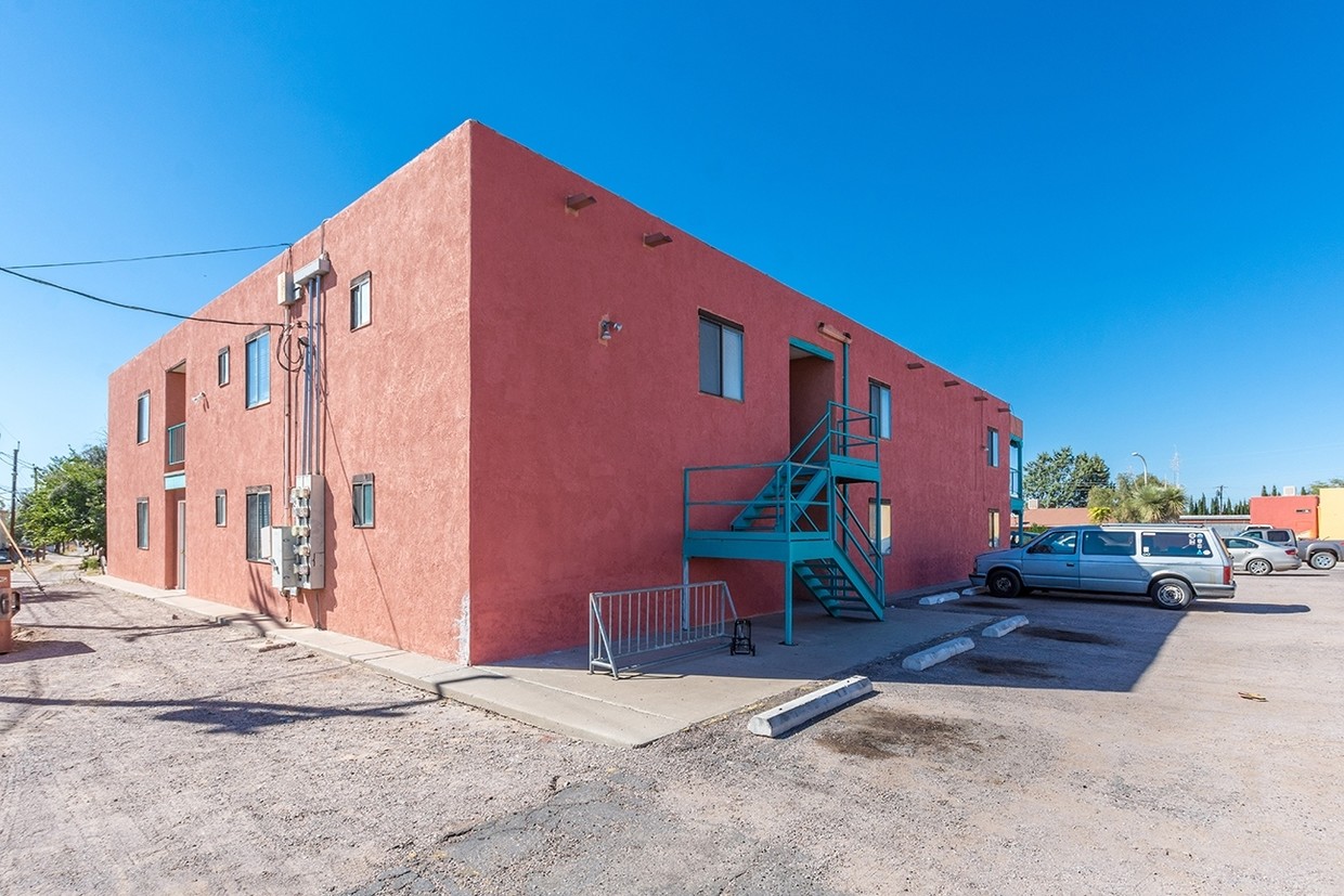 Primary Photo - Desert Rose Apartments