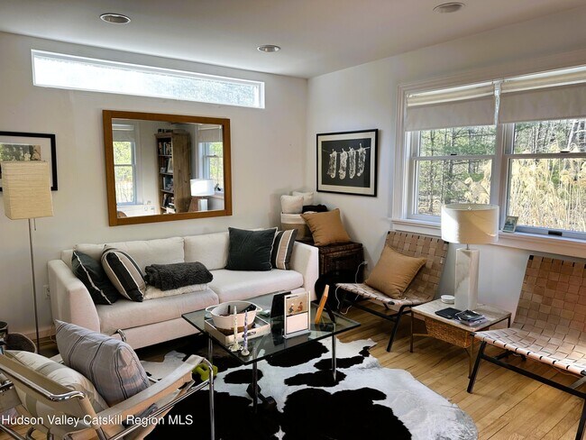 Foto del edificio - 281 Chestnut Hill Rd