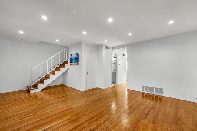 Foto del edificio - 246 Green Heath Pl