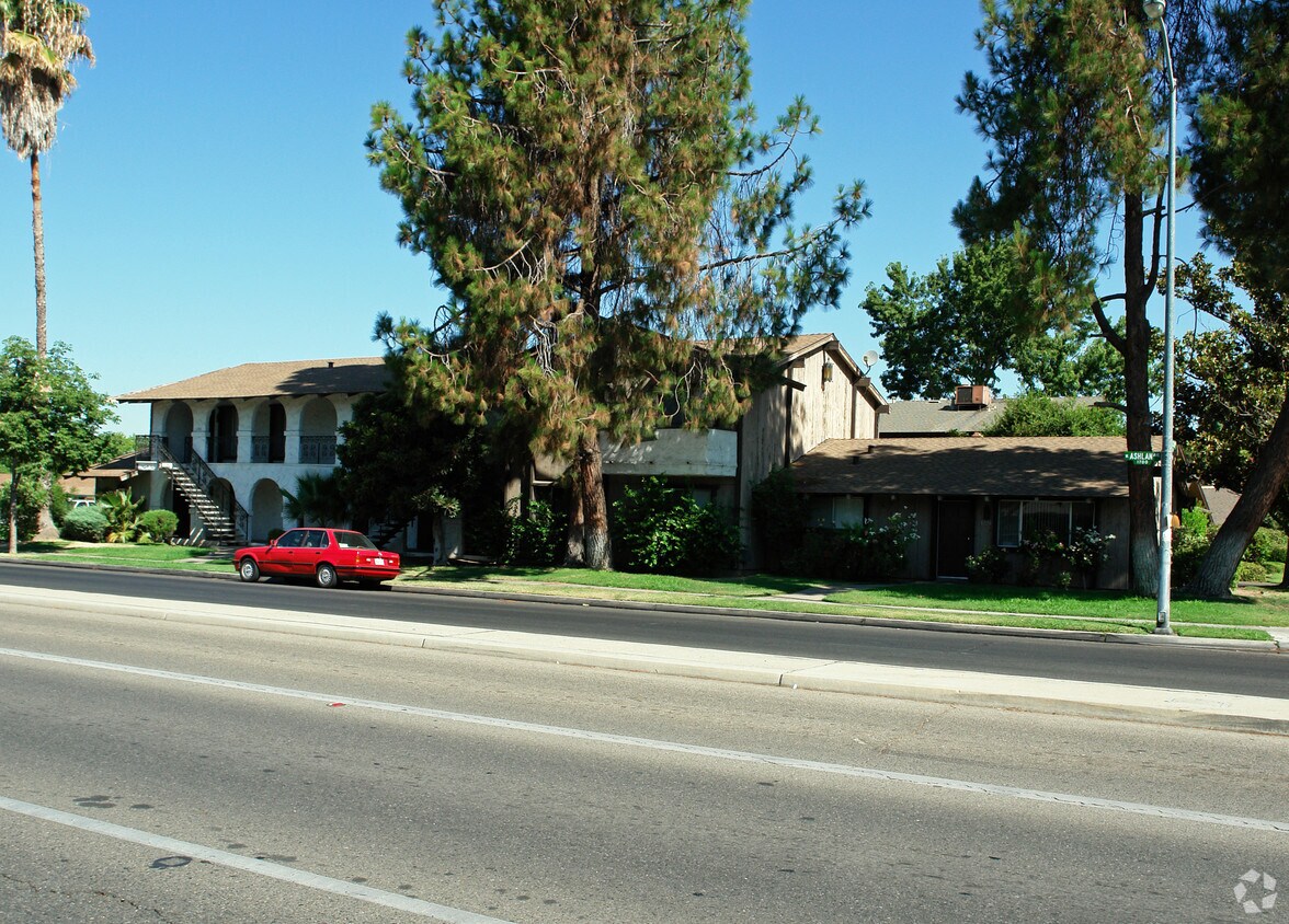 Foto del edificio - 1748 W Ashlan Ave