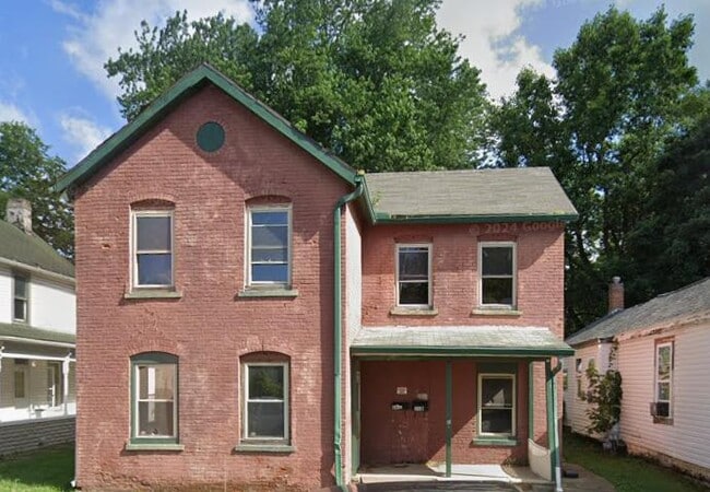 Building Photo - 665 1/2-349-342 E 4th St