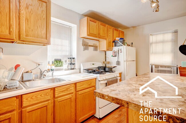 Foto del edificio - 1627 N Winchester Ave