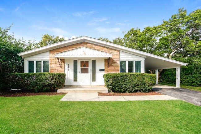 Foto del edificio - 1462 Deerfield Rd