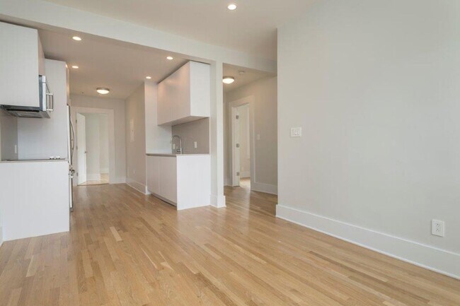 Foto del edificio - Charming 3 Bedroom-No Broker Fee