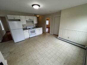 Building Photo - 142 Emery St