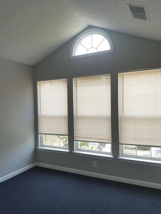 Building Photo - 4900 Riders Ct