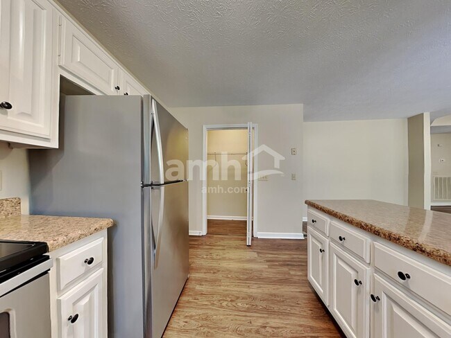 Building Photo - 205 Apache Trail