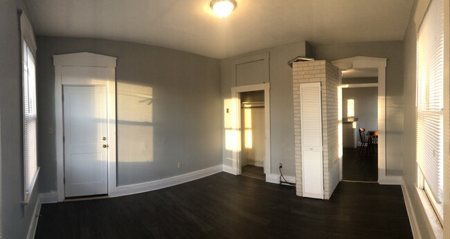 Building Photo - 603
