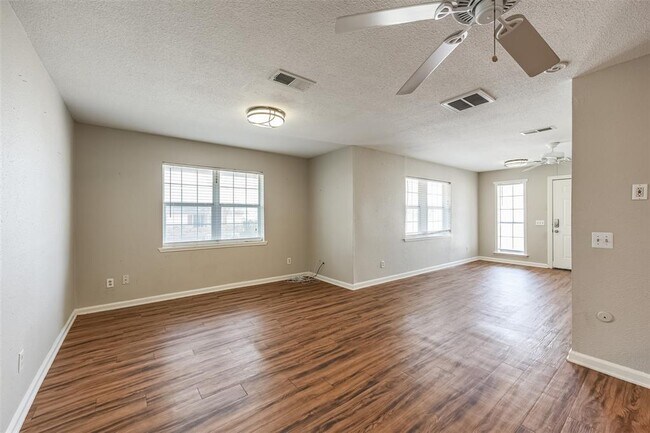 Building Photo - 9117 Harvest Acres Dr