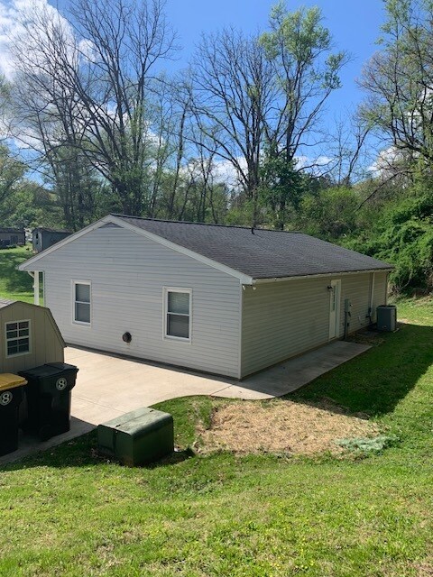 Foto del edificio - 7413 Spout Hill Rd