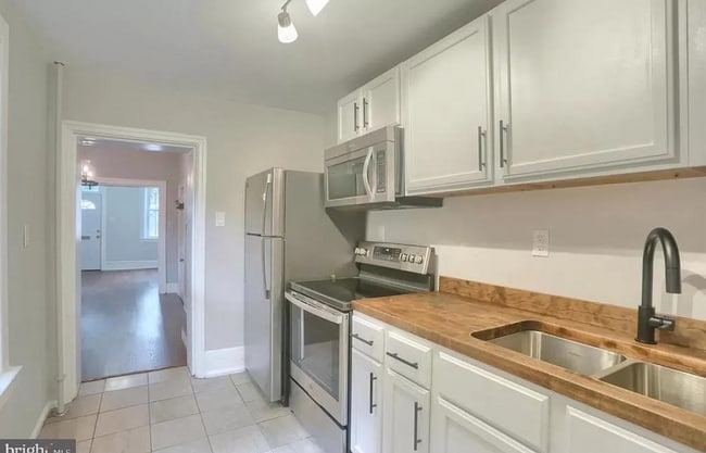 Foto del edificio - Spacious 3 Bedroom on 2nd