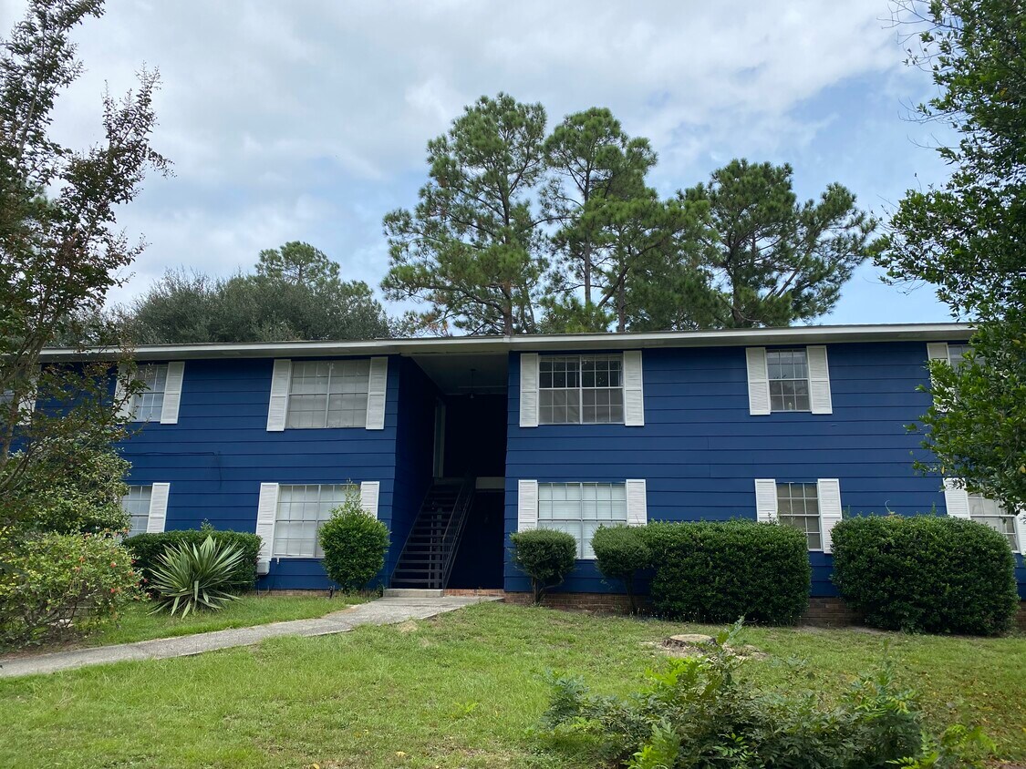 Primary Photo - 2104 Greenoaks Rd