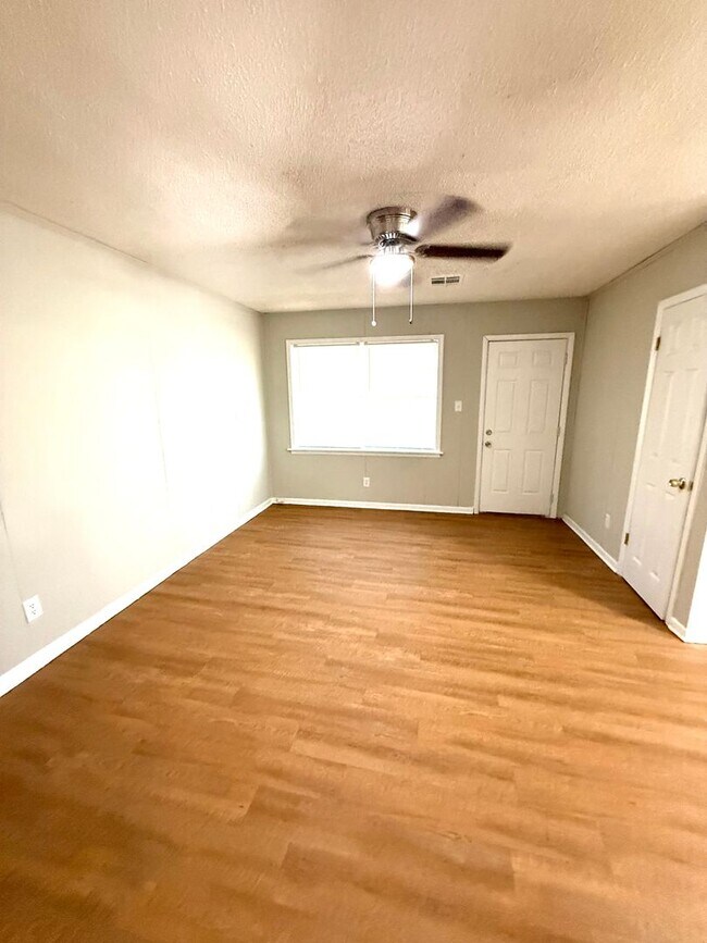 Foto del edificio - ** 3 Bed 2 Bath located off Woodley rd ** Call 334-366-9198 to schedule a self tour