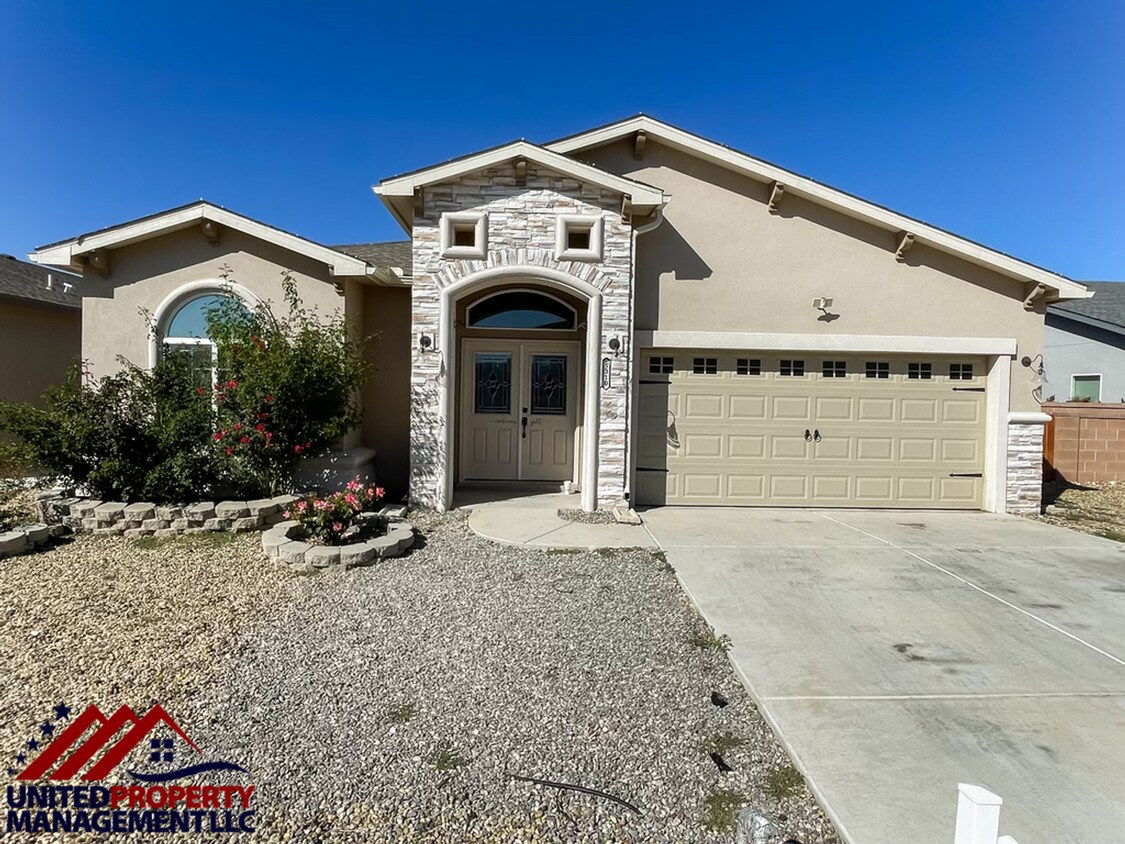 Foto principal - New construction 4 bedroom in Zia Crossing...
