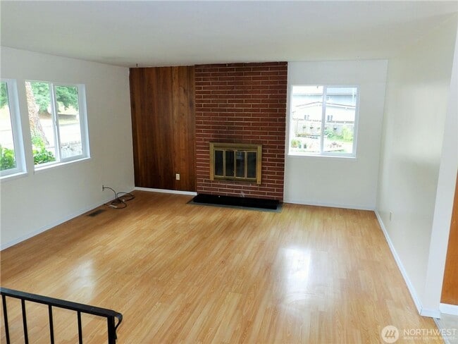 Building Photo - 5Bd/2Ba Bellevue Home