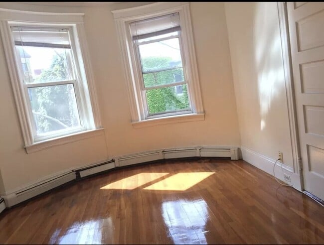 Foto del edificio - 187 Winthrop Rd