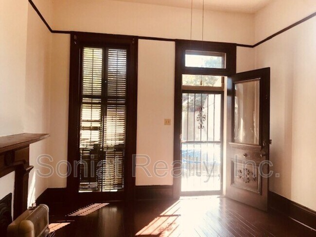Building Photo - 2917 Maurepas St