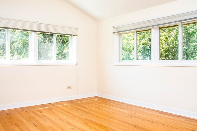 Building Photo - Townhouses Available Near UVA