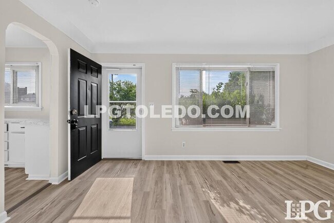 Foto del edificio - 1525 Akron St