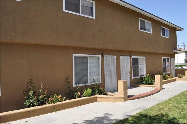 Building Photo - 586 Penrose Dr