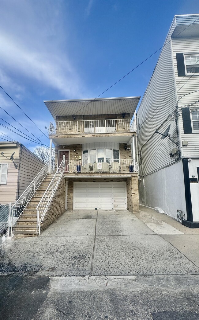 Building Photo - 6117 Jefferson St