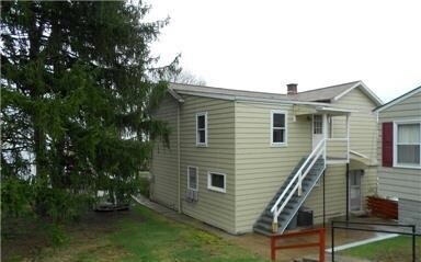Building Photo - 496 Williams St