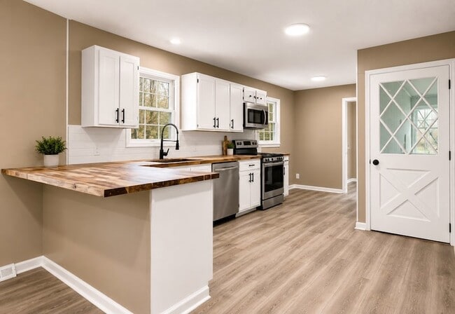 Building Photo - 129 Hillwood Dr