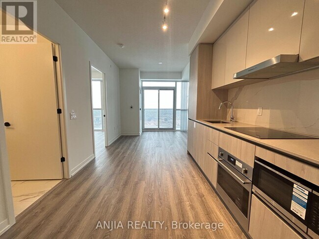 Photo du bâtiment - 8 Interchange Wy