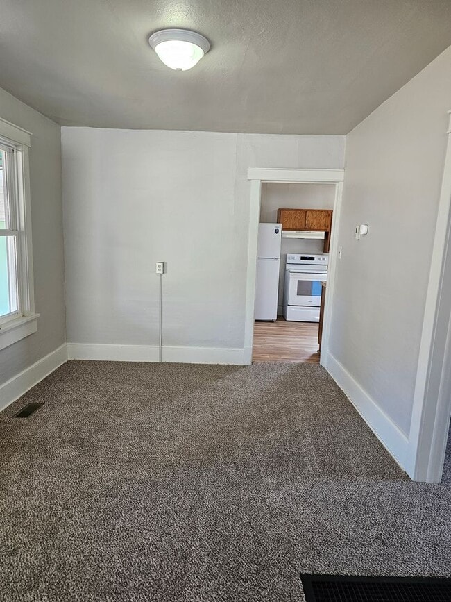 Building Photo - 1105 W 29th St