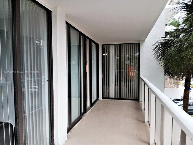 Foto del edificio - 3731 N Country Club Dr