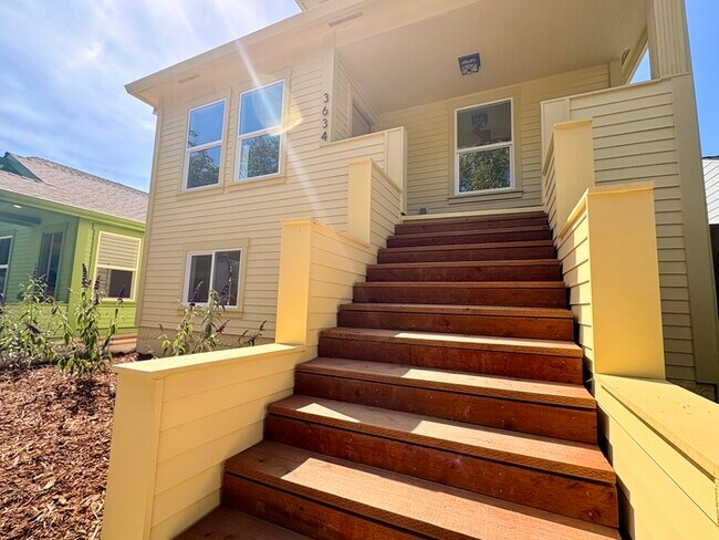 Foto del edificio - Beautifully updated 2/1 in North Oak Park! Located Close to UC Davis Med Center + MgGeorge Law Sc...