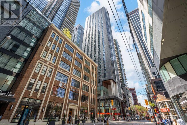 Building Photo - 357 King St W