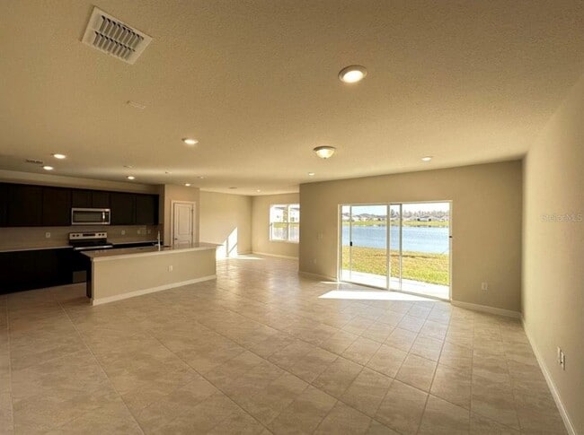 Foto del edificio - 5322 Royal Point Ave