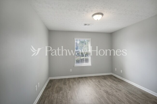 Building Photo - 1324 Ivey Pointe Dr SE