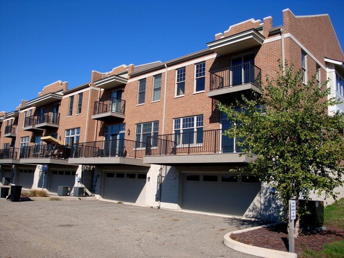 Building Photo - 201 W Mishawaka Ave