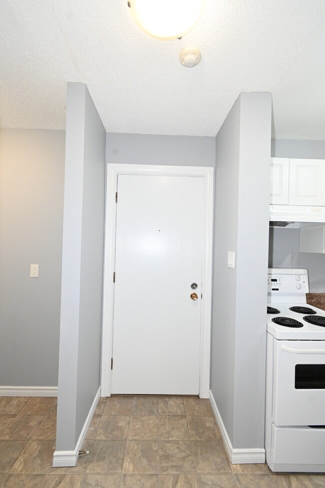 Building Photo - 4280 Quentin Ave