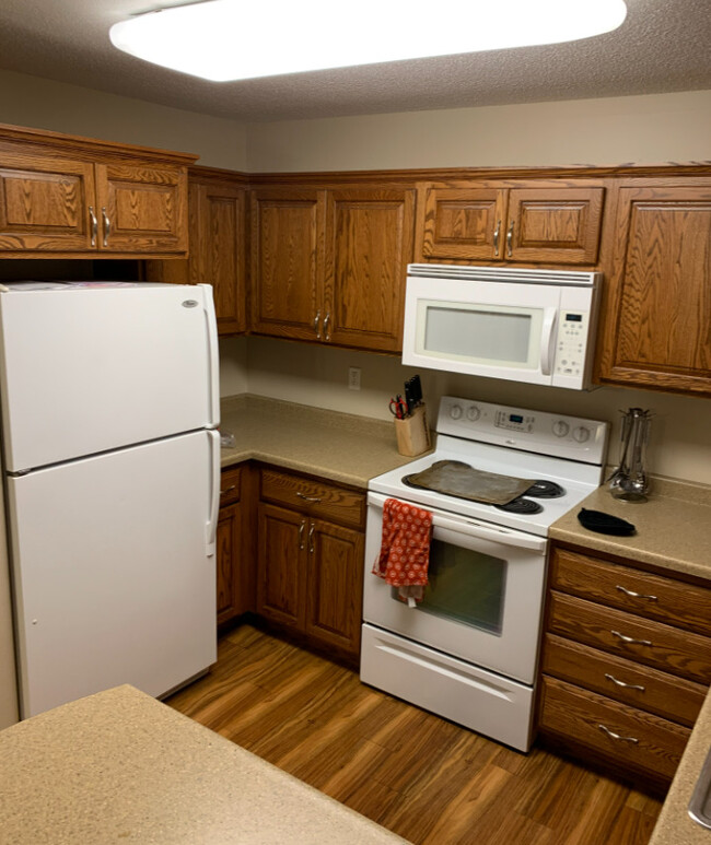 Kitchen - Pembrooke Apartments