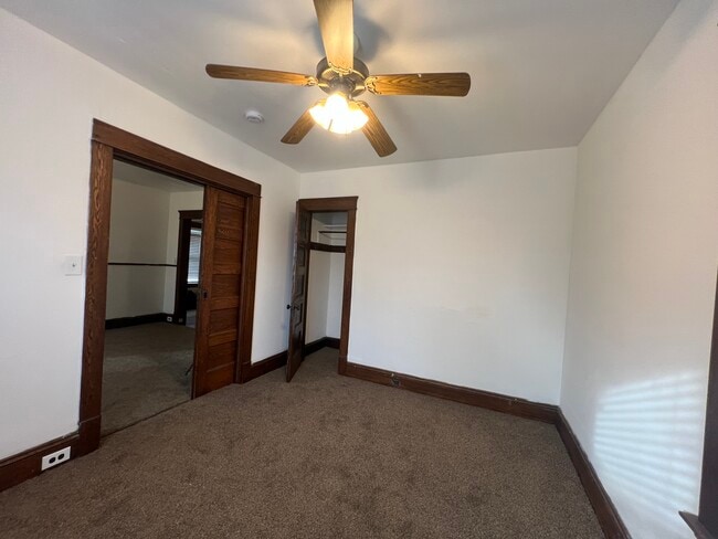 Building Photo - 1316 W 91st St