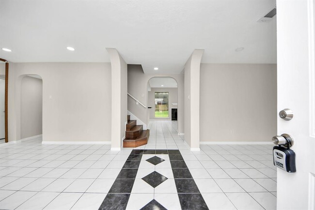 Building Photo - 16731 Sussex Dr